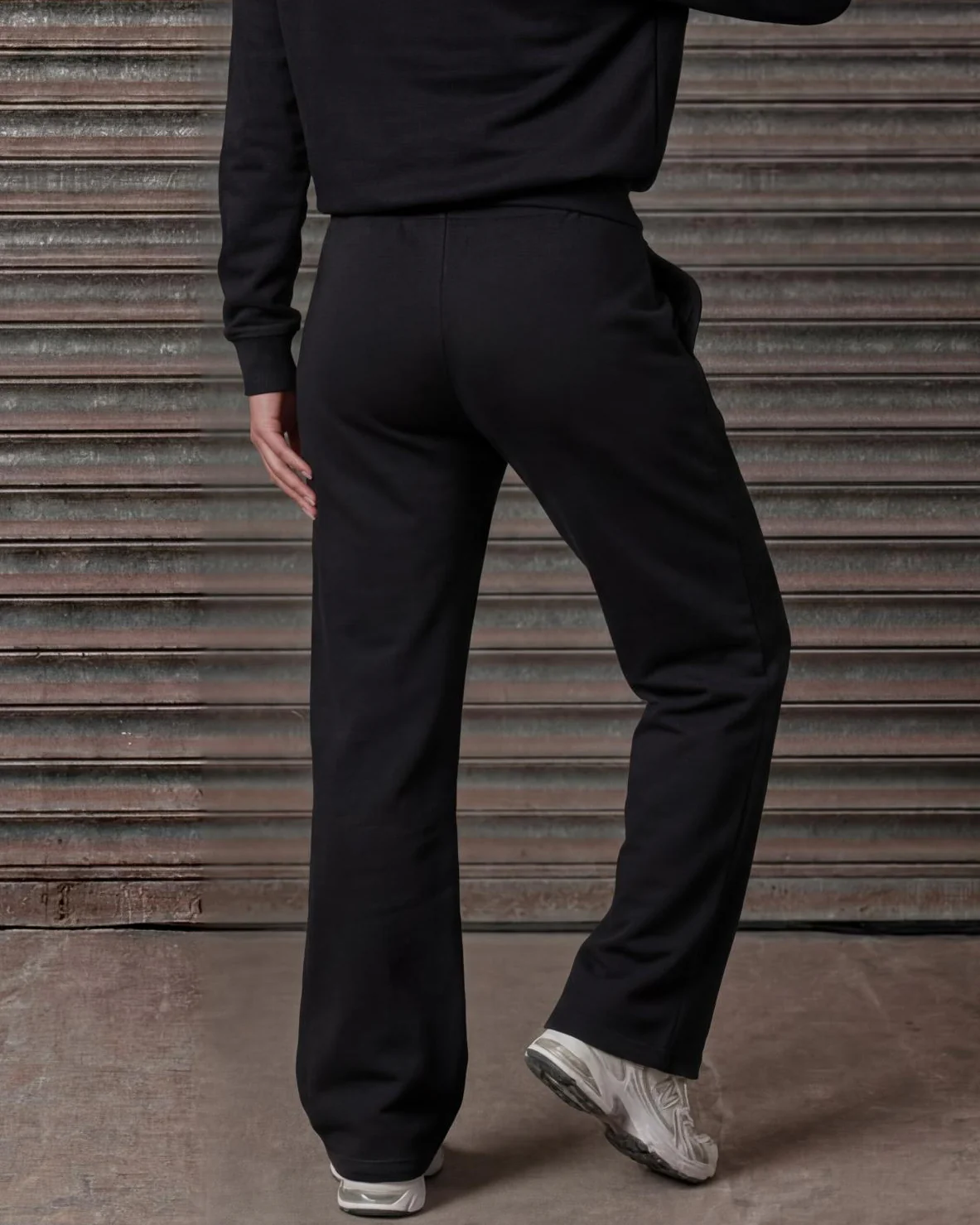 Women's Authenticity Jogger Black Gold - Image 4